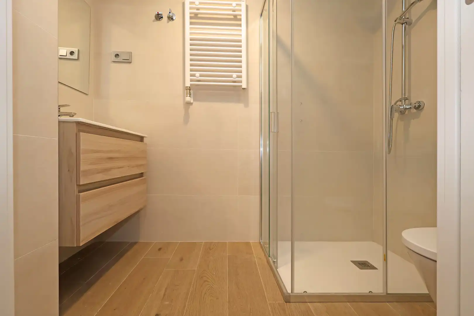 Badezimmer von Erdgeschoss zum Verkauf in L'Hospitalet de Llobregat mit Terrasse und Abstellraum