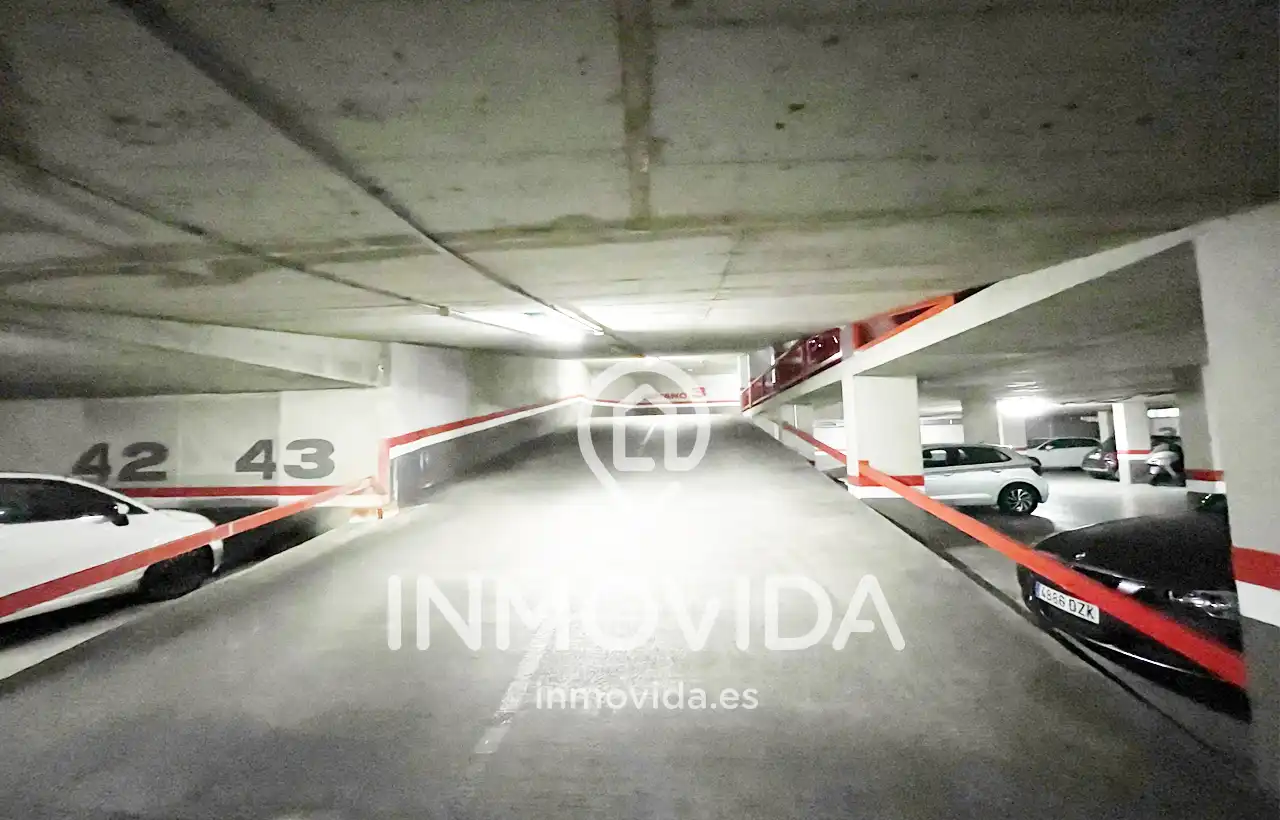 Individuel avec ascenseur à vendre à Carrer de la Tapineria 1, imagen 2