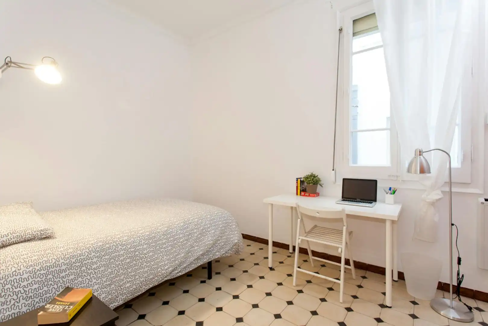 Habitación de Piso para compartir en  Barcelona Capital con Amueblado, Lavadora y TV