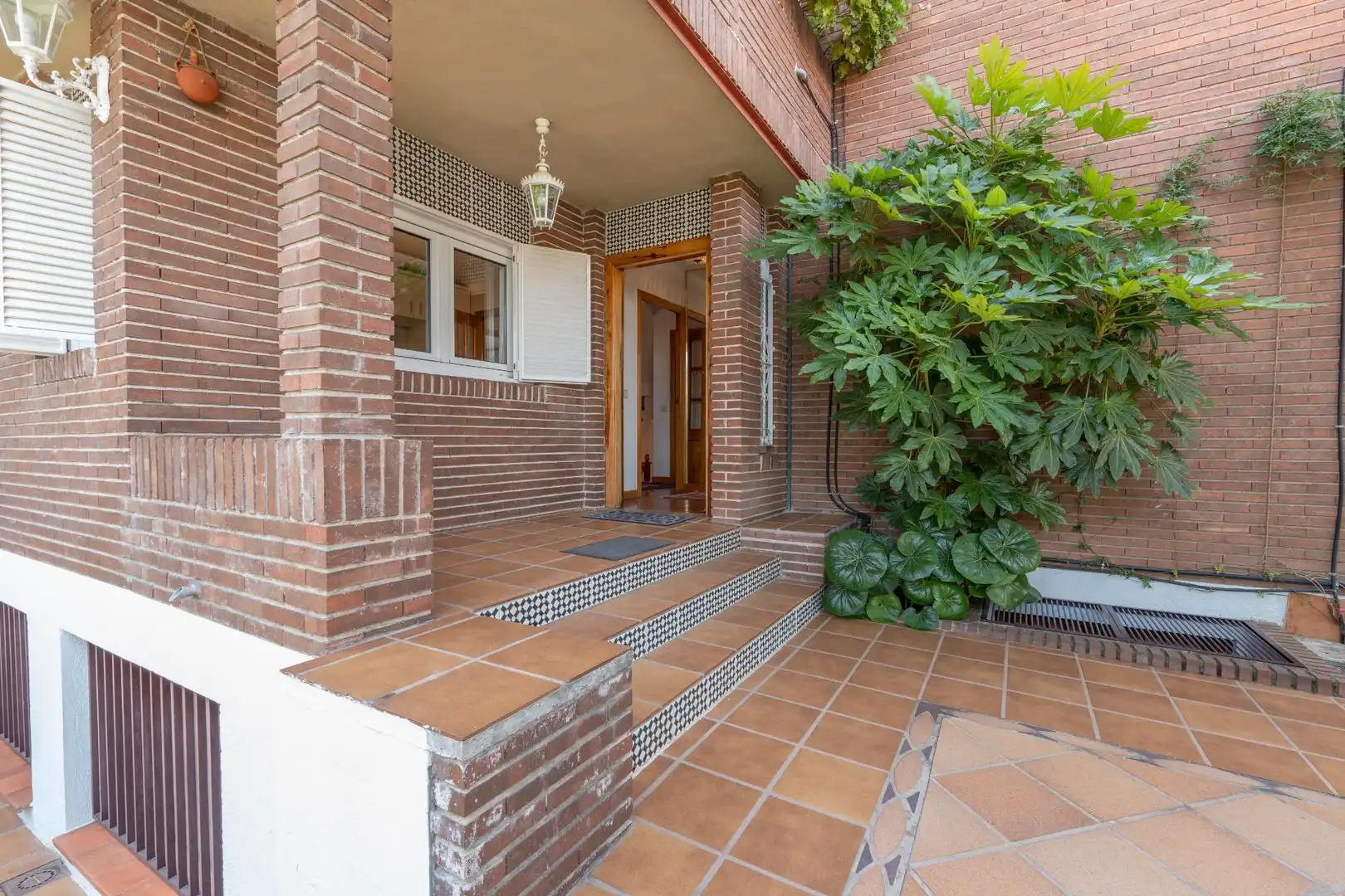 Casa aparellada amb piscina en venda a Avenida Europa, imagen 6