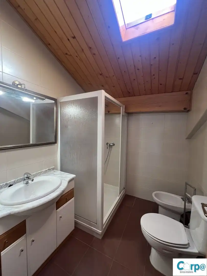 Bathroom of Flat for rent in Puente la Reina / Gares  with Heating, Parquet flooring and Balcony