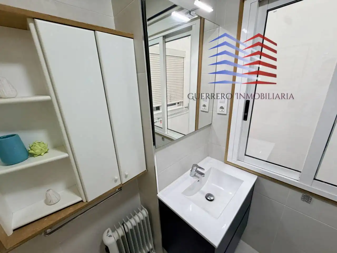 Baño de Apartamento de alquiler en Ourense Capital  con Calefacción, Parquet y Amueblado