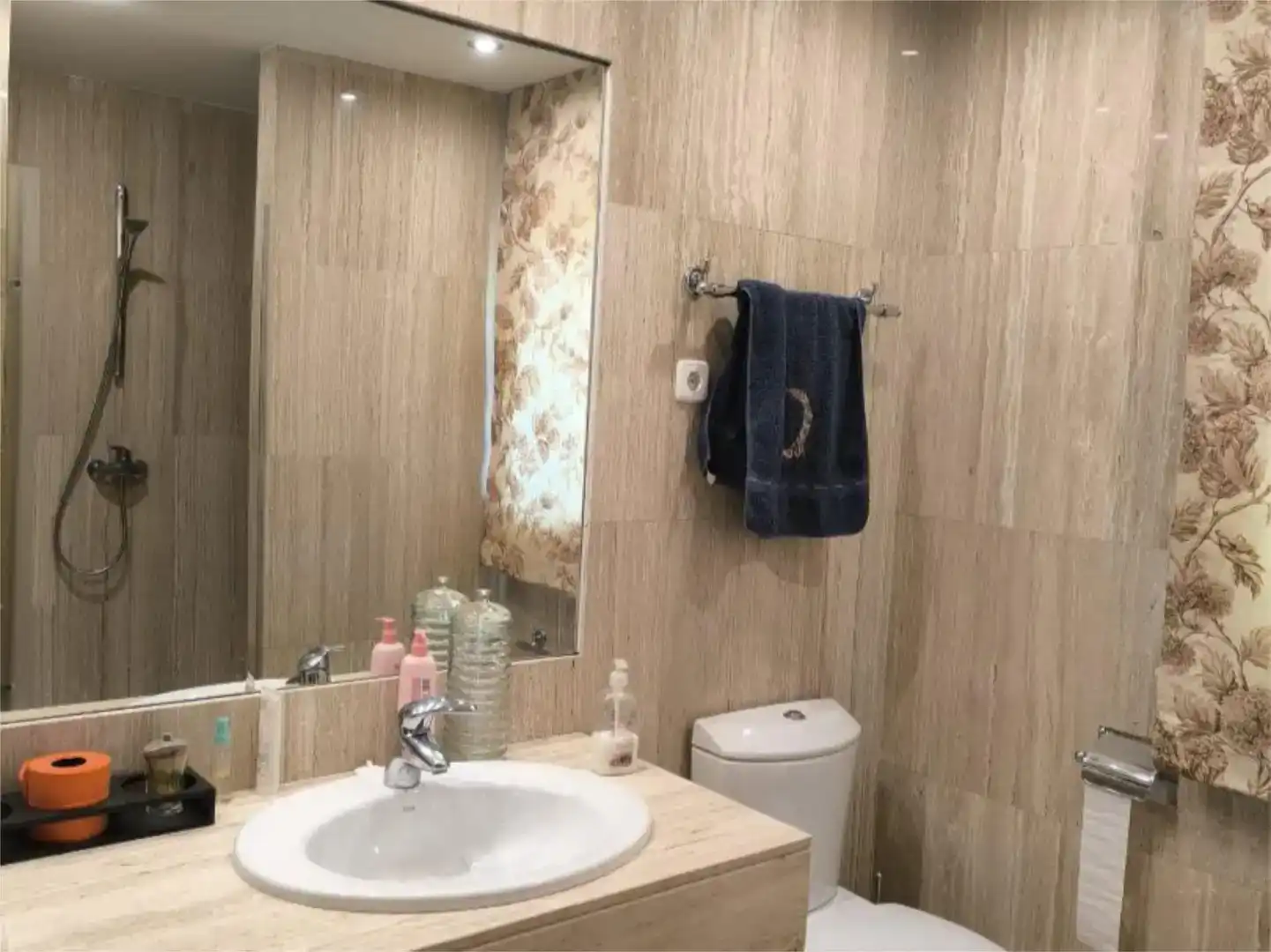 Badezimmer von Wohnung zum Verkauf in Torrelodones mit Klimaanlage, Schwimmbad und Balkon