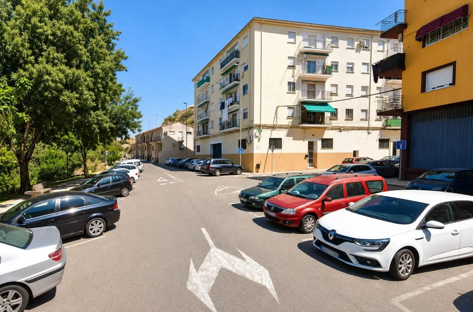 Aparcament de Pis de lloguer en Plasencia amb Aire condicionat, Terrassa i Balcó