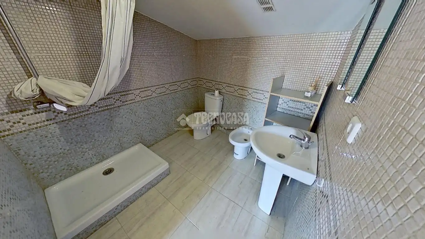 Bany de Pis en venda en Sallent amb Parquet, Terrassa i Balcó