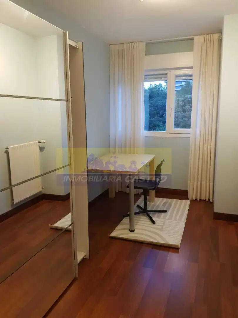 Schlafzimmer von Wohnung zur Miete in Castro-Urdiales mit Möbliert