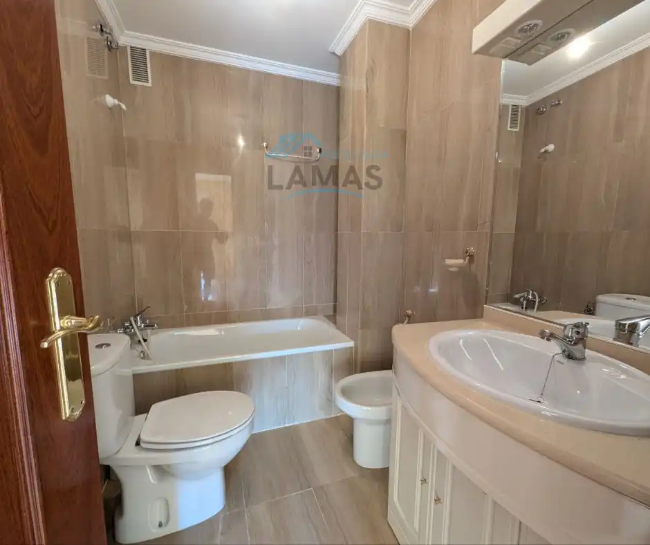 Baño de Dúplex en venta en Navalmoral de la Mata con Calefacción, Terraza y Balcón