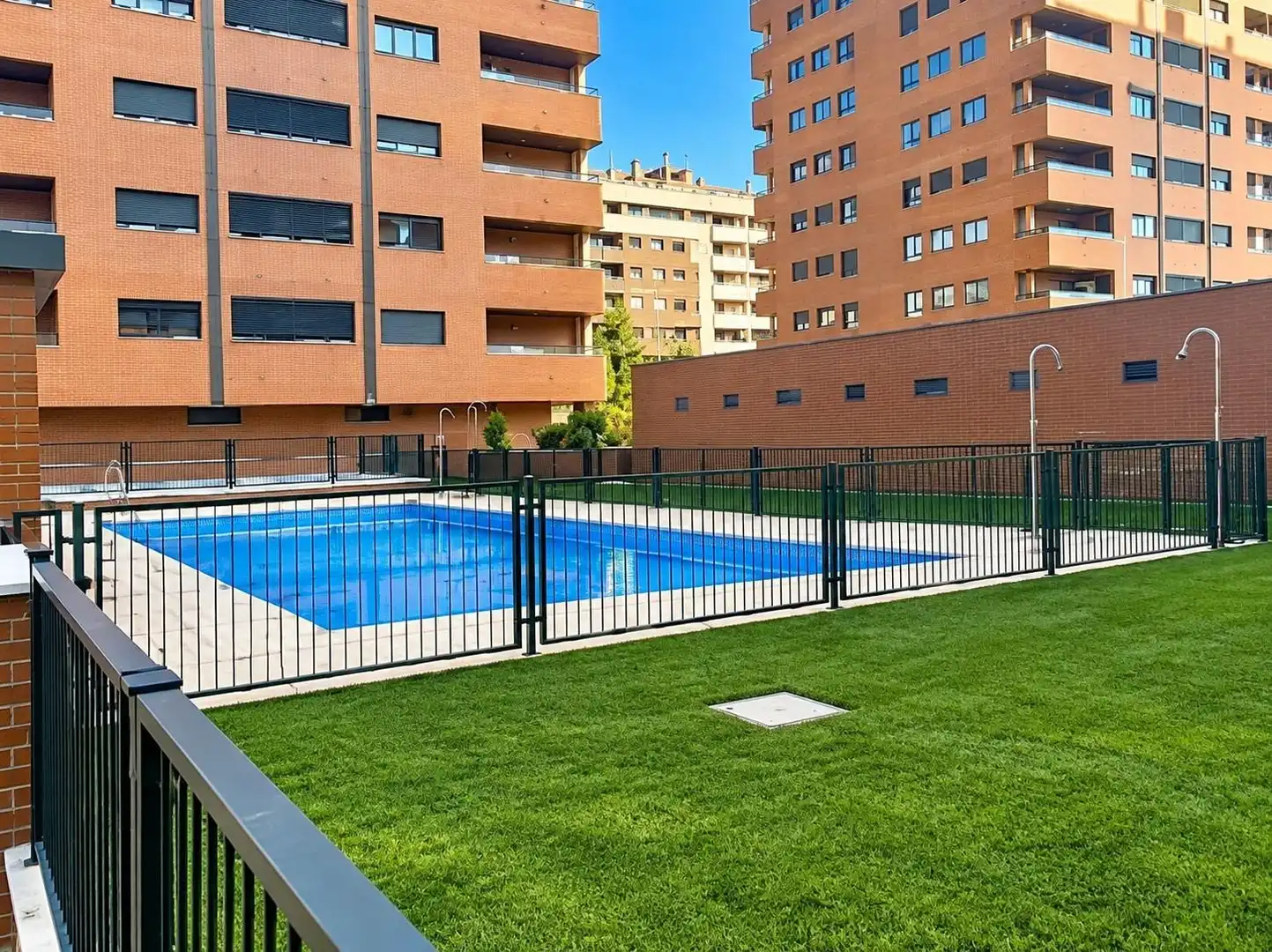 Pis amb piscina en venda a El Quiñón