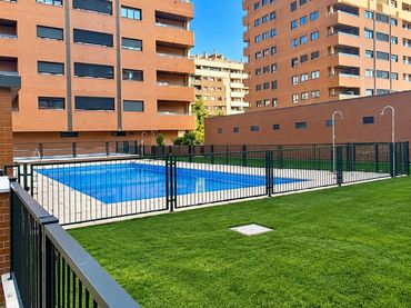 Pis amb piscina en venda a El Quiñón