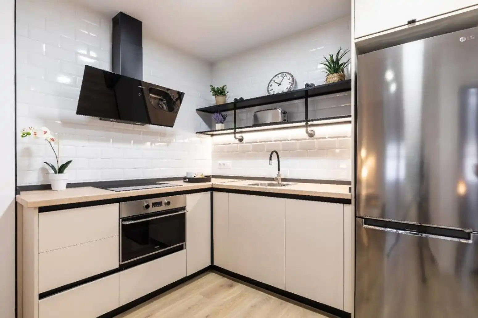 Küche von Wohnung zur Miete in Valencia mit Klimaanlage, Heizung und Parkett