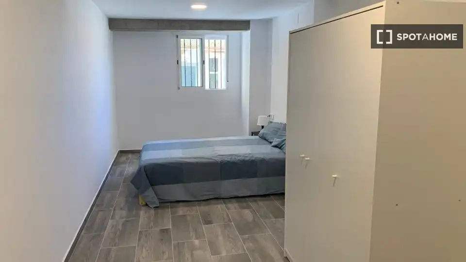 Schlafzimmer von Wohnung zur Miete in Serra mit Klimaanlage, Heizung und Möbliert