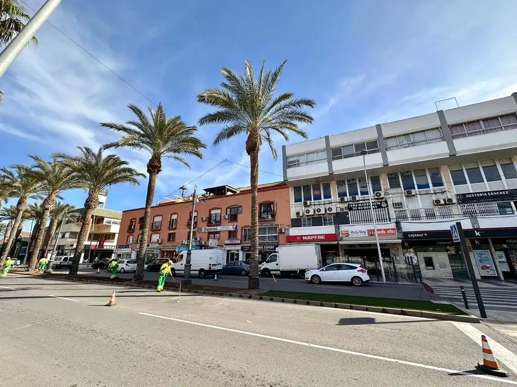 Exterior view of Office for rent in Roquetas de Mar