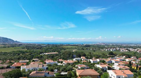 Villa renovada en Mas Fumats, con vistas panorámicas al mar y licencia turística. La propiedad está en una zona tranquila, a menos, immagine 3