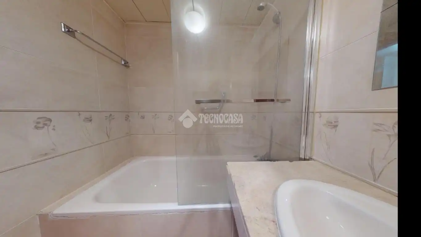Badezimmer von Wohnung zum Verkauf in Yebes mit Klimaanlage, Heizung und Parkett