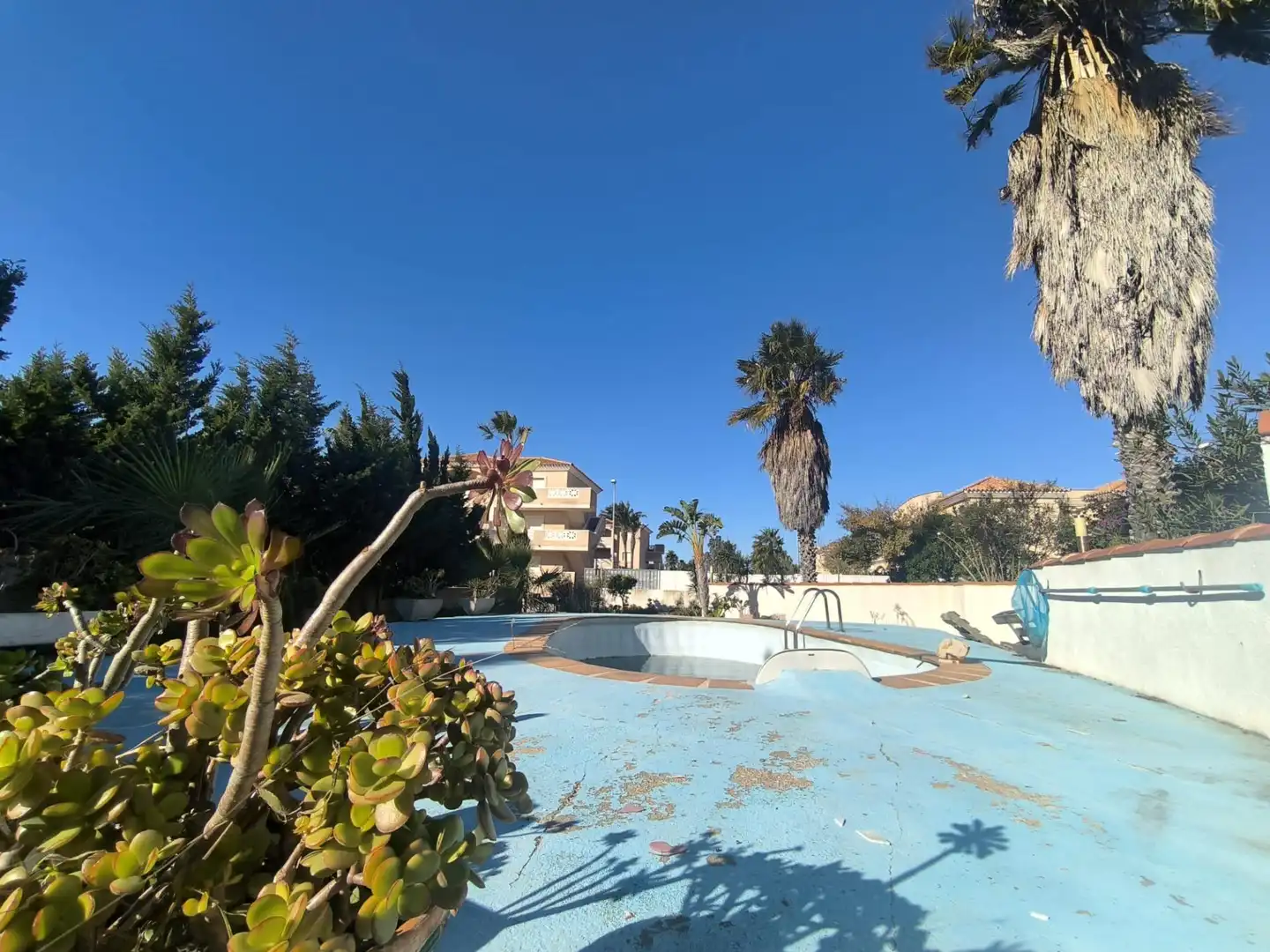 Schwimmbecken von Residential zum Verkauf in Deltebre