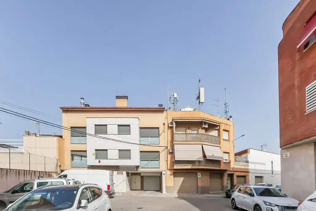 Vista exterior de Piso en venta en Sabadell con Piscina