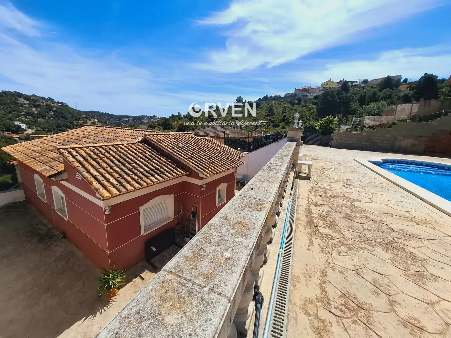Xalet amb piscina en venda a Los Jardines-Els Rosers