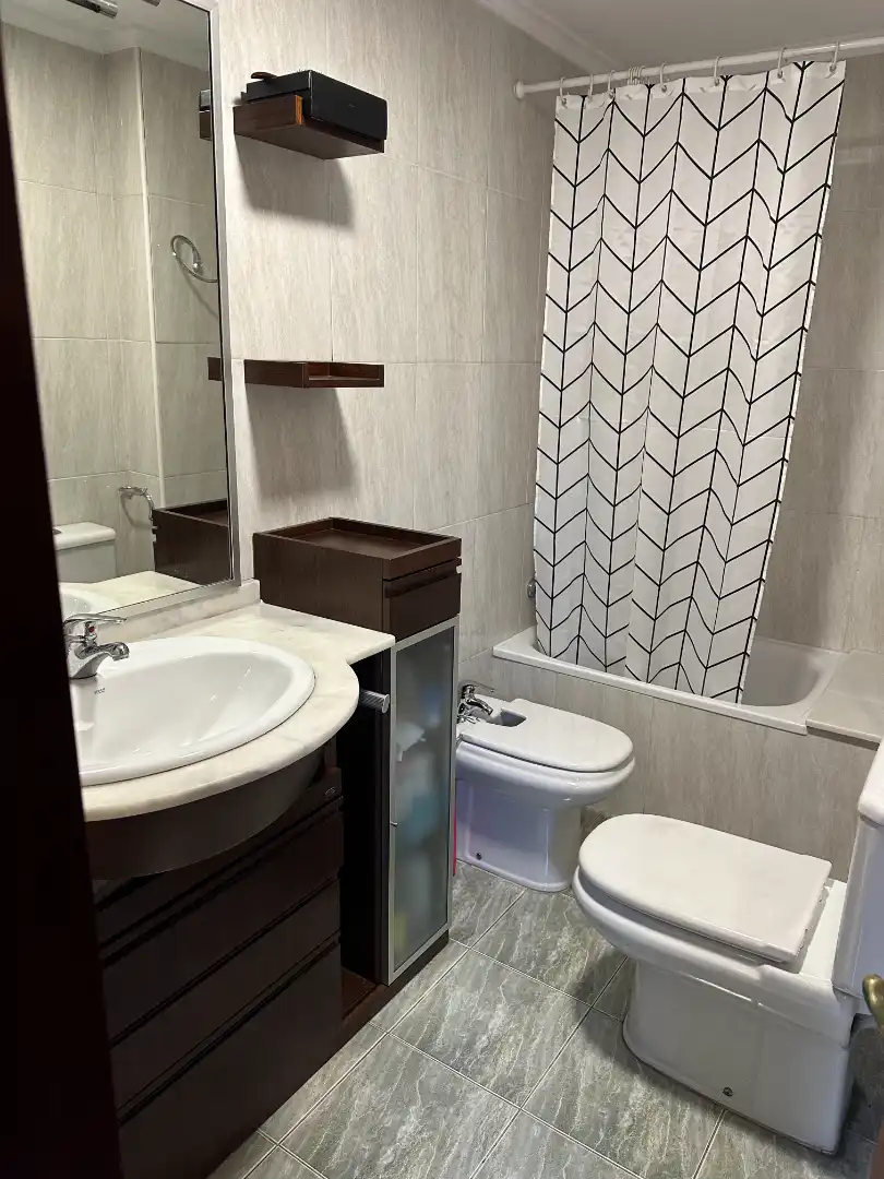 Baño de Dúplex en venta en Avilés con Calefacción, Parquet y Trastero