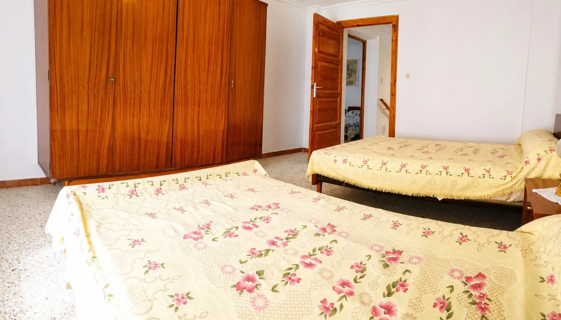 Schlafzimmer von Country house zum Verkauf in Montón mit Abstellraum