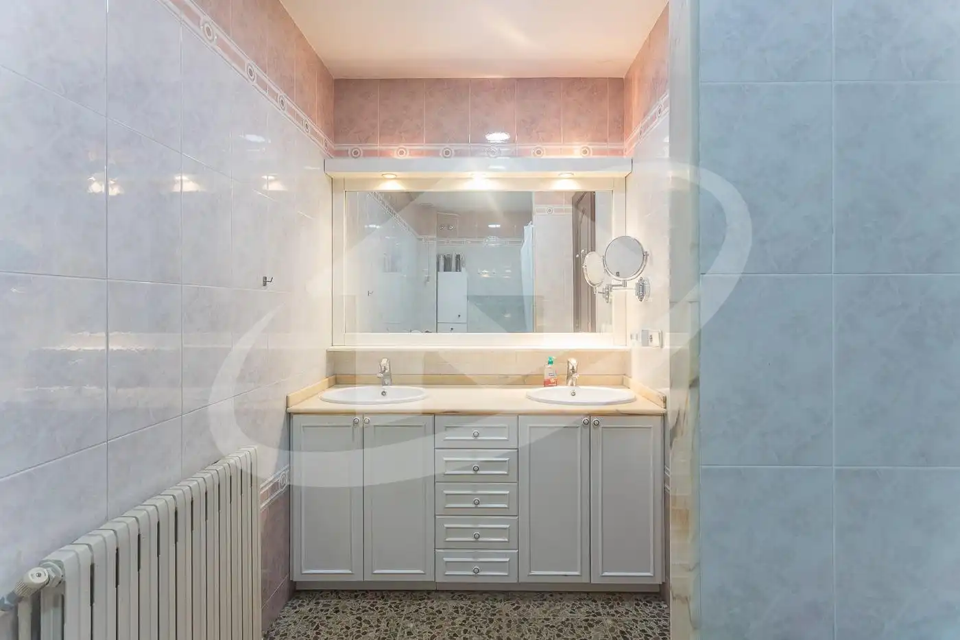 Bathroom of Houses for sale in Sabadell  with Air Conditioner, Heating and Storage room
