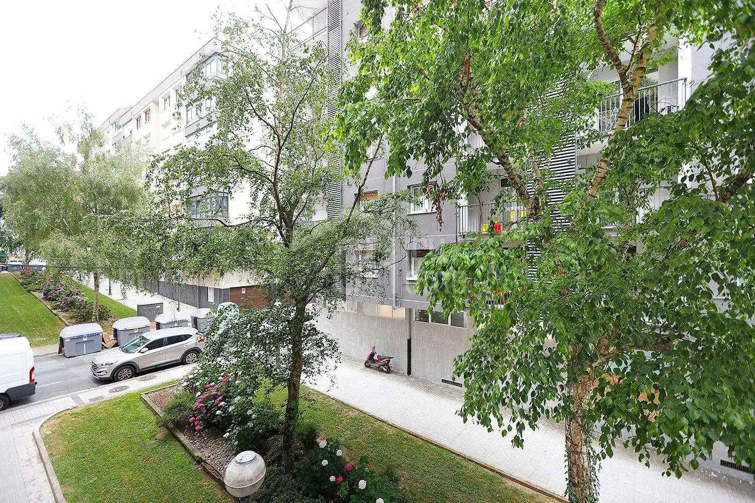 Vista exterior de Piso en venta en Irun  con Calefacción y Trastero