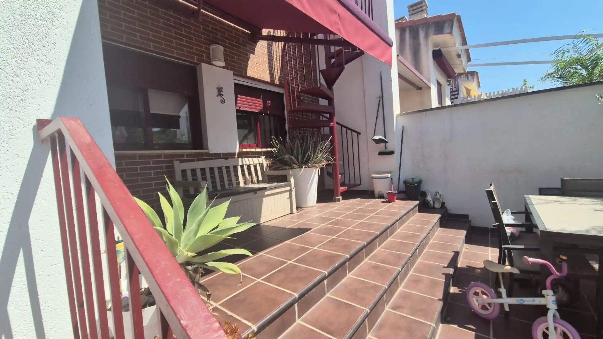 Vista exterior de Casa adosada en venda en Murcia amb Aire condicionat, Jardí privat i Terrassa