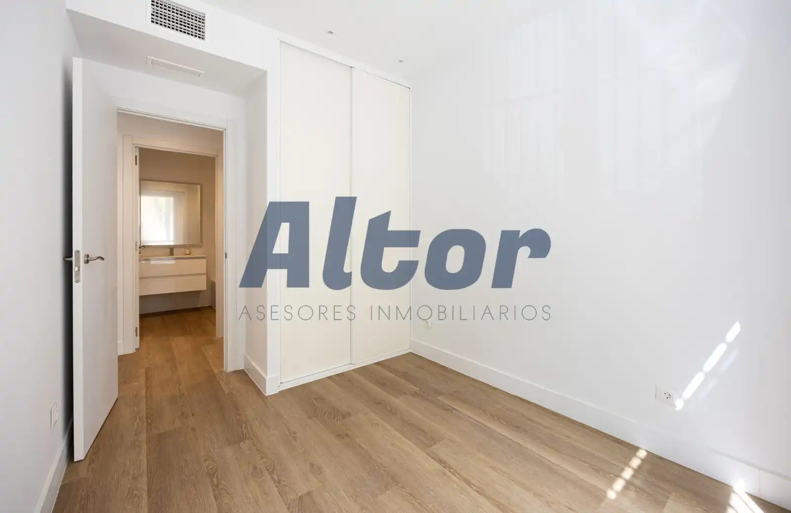 Bedroom of Flat for sale in Madrid  with Air Conditioner and Heating