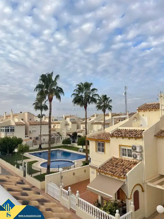 Casa aparellada amb terrassa en venda a Orihuela Costa, imagen 2