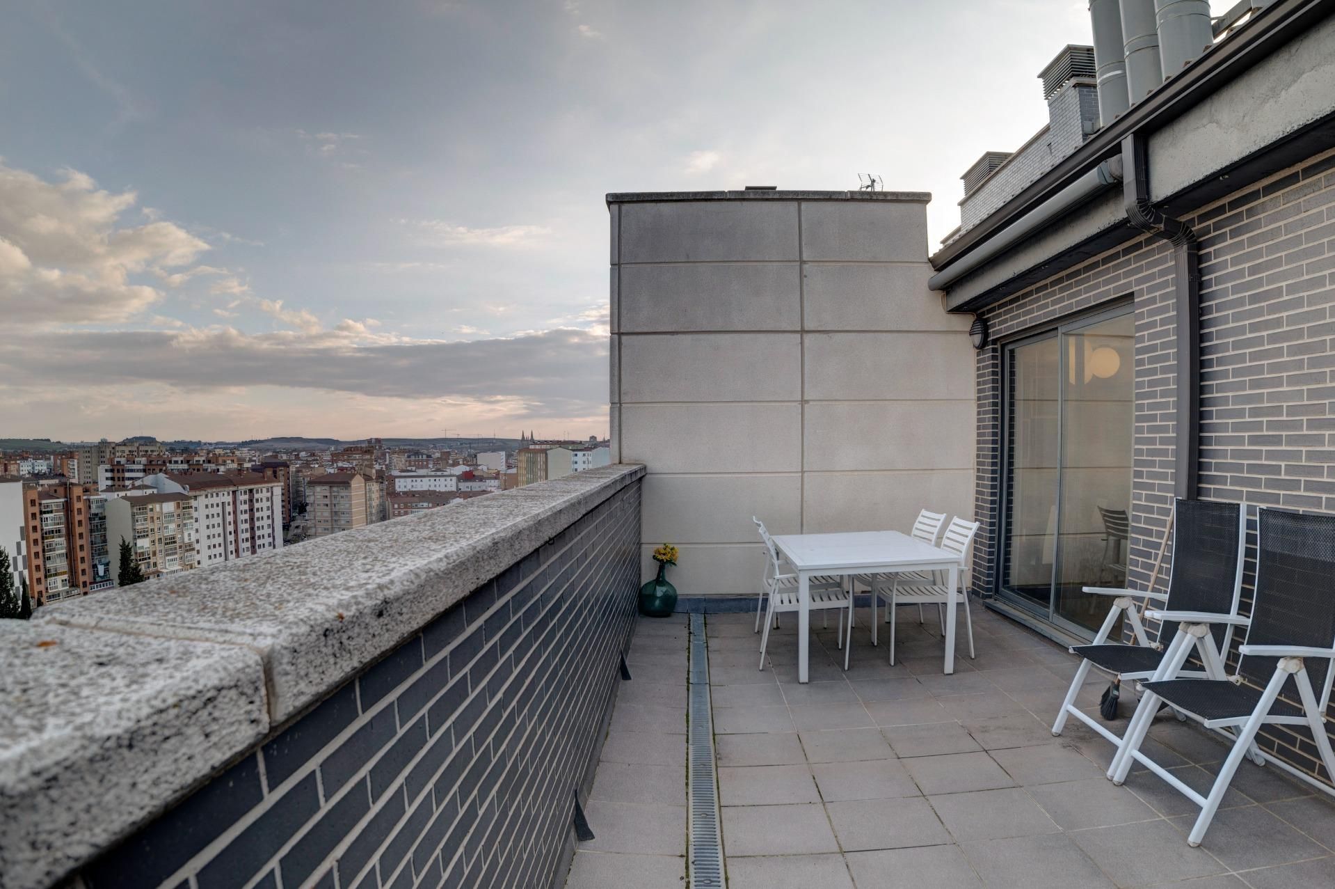 Terraza de Ático en venta en Burgos Capital con Calefacción y Terraza