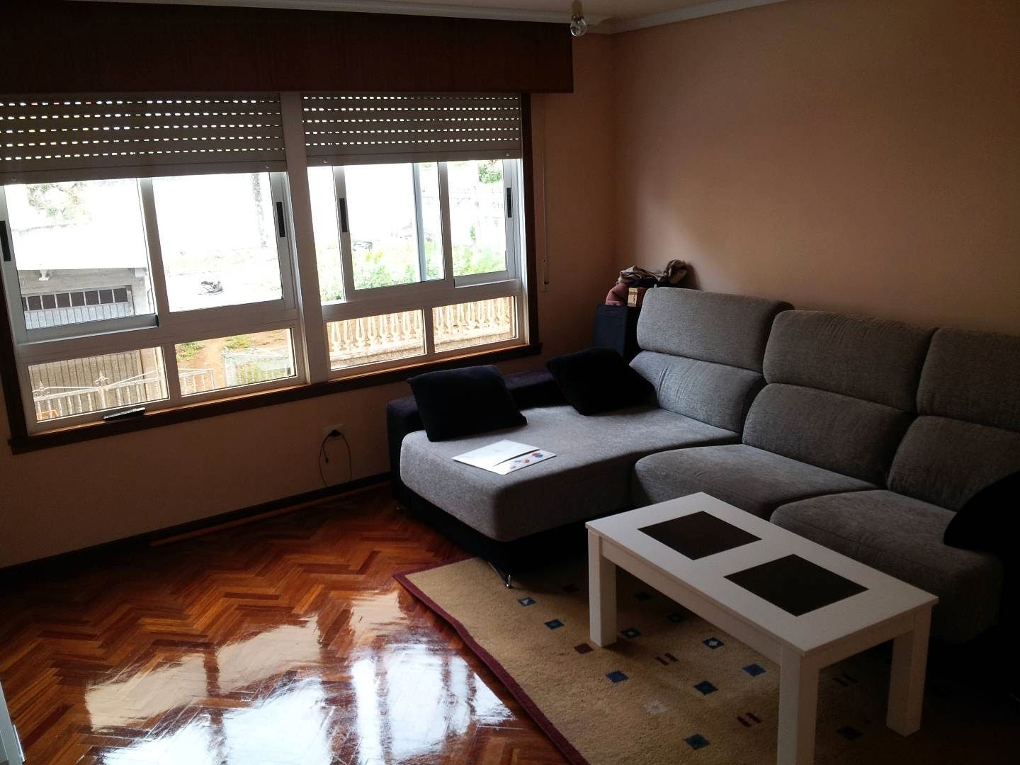 Sala d'estar de Pis en venda en Arteixo amb Parquet, Terrassa i Traster