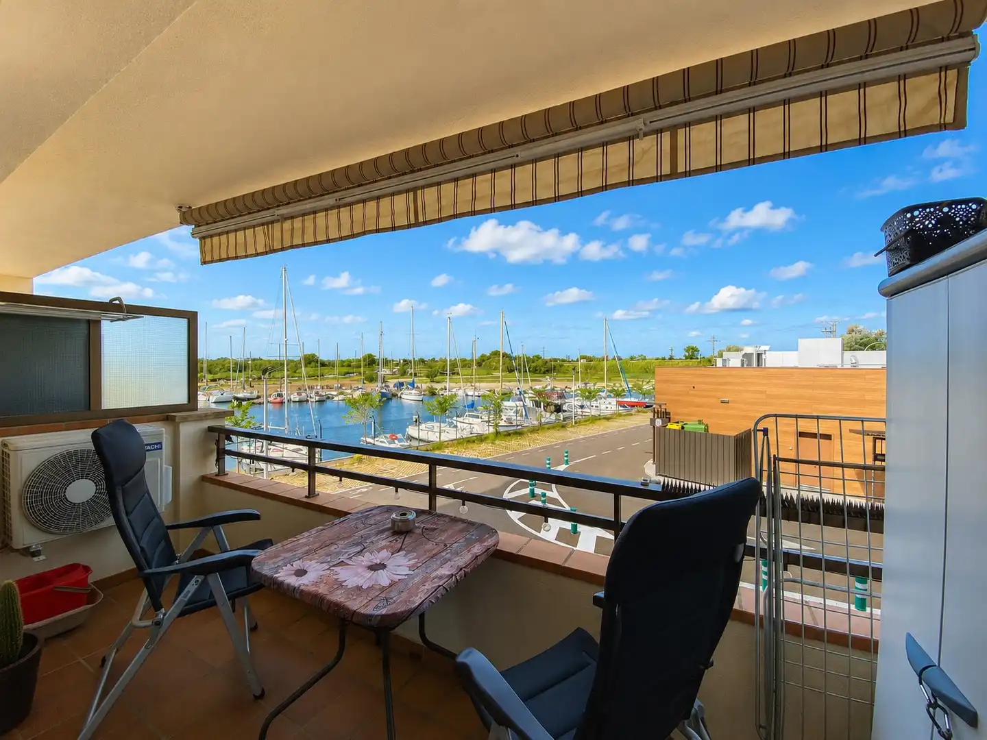 Terraza de Estudio en venta en Roses con Terraza y Amueblado