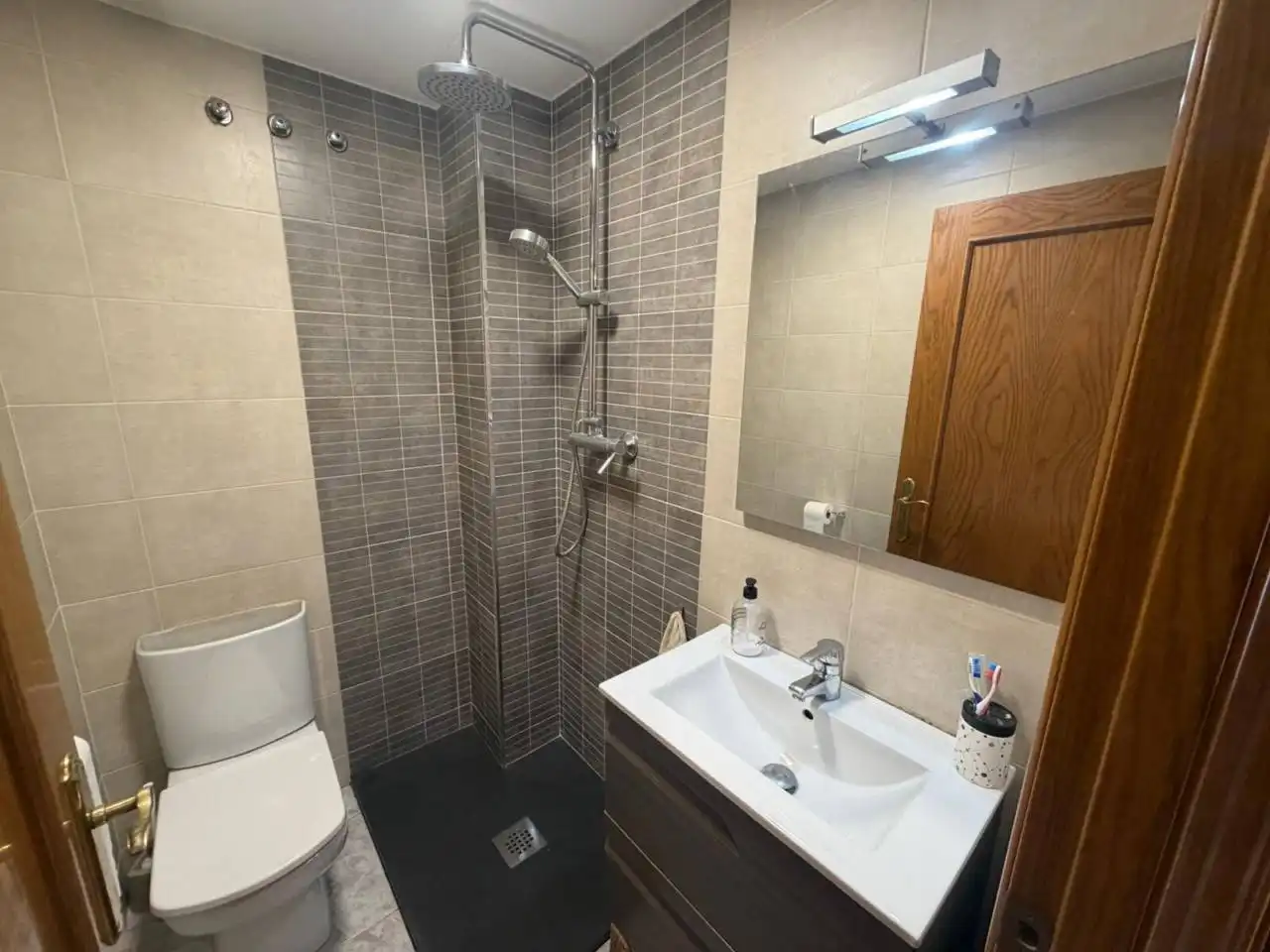 Bathroom of Flat for sale in Terrassa  with Air Conditioner, Heating and Balcony