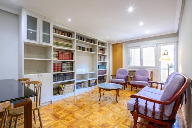 Piso en Venta en  POLICARPO HERRERO, 1 en Buenavista