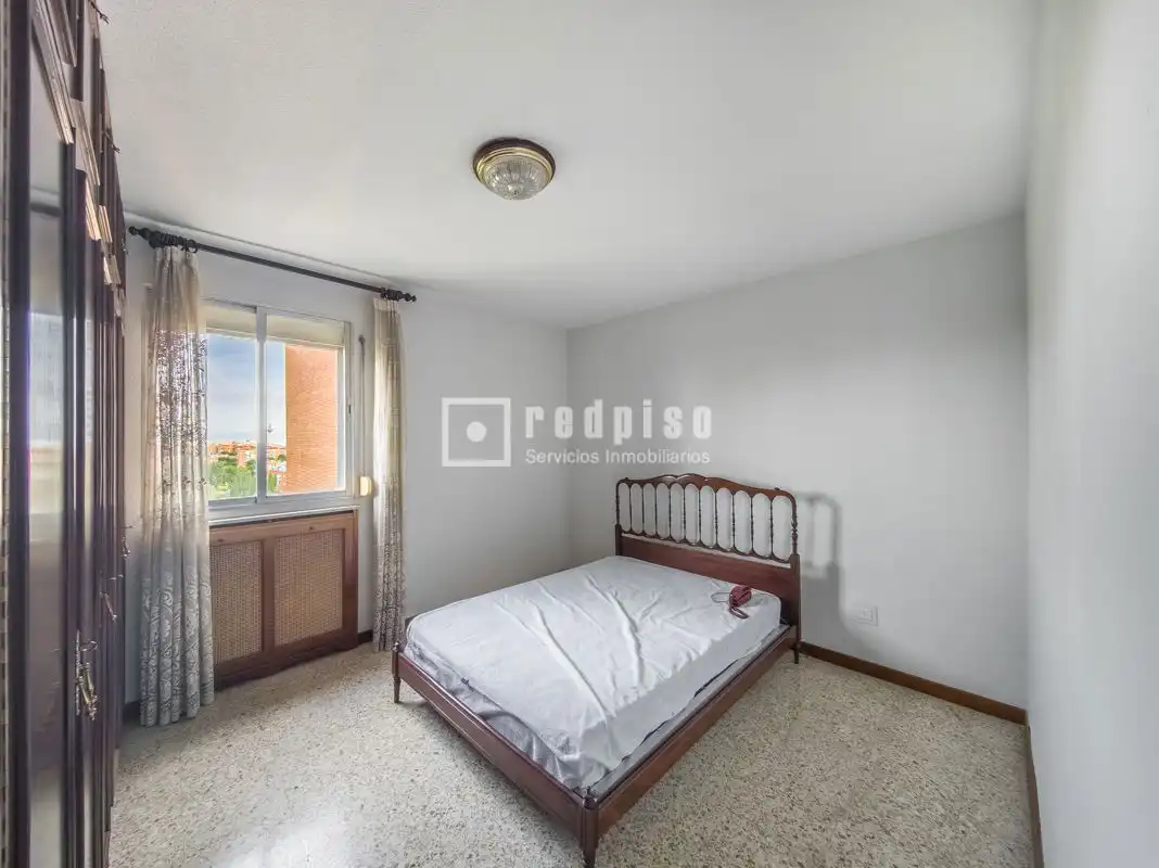 Habitación de Piso en venta en Madrid con Calefacción y Jardín privado
