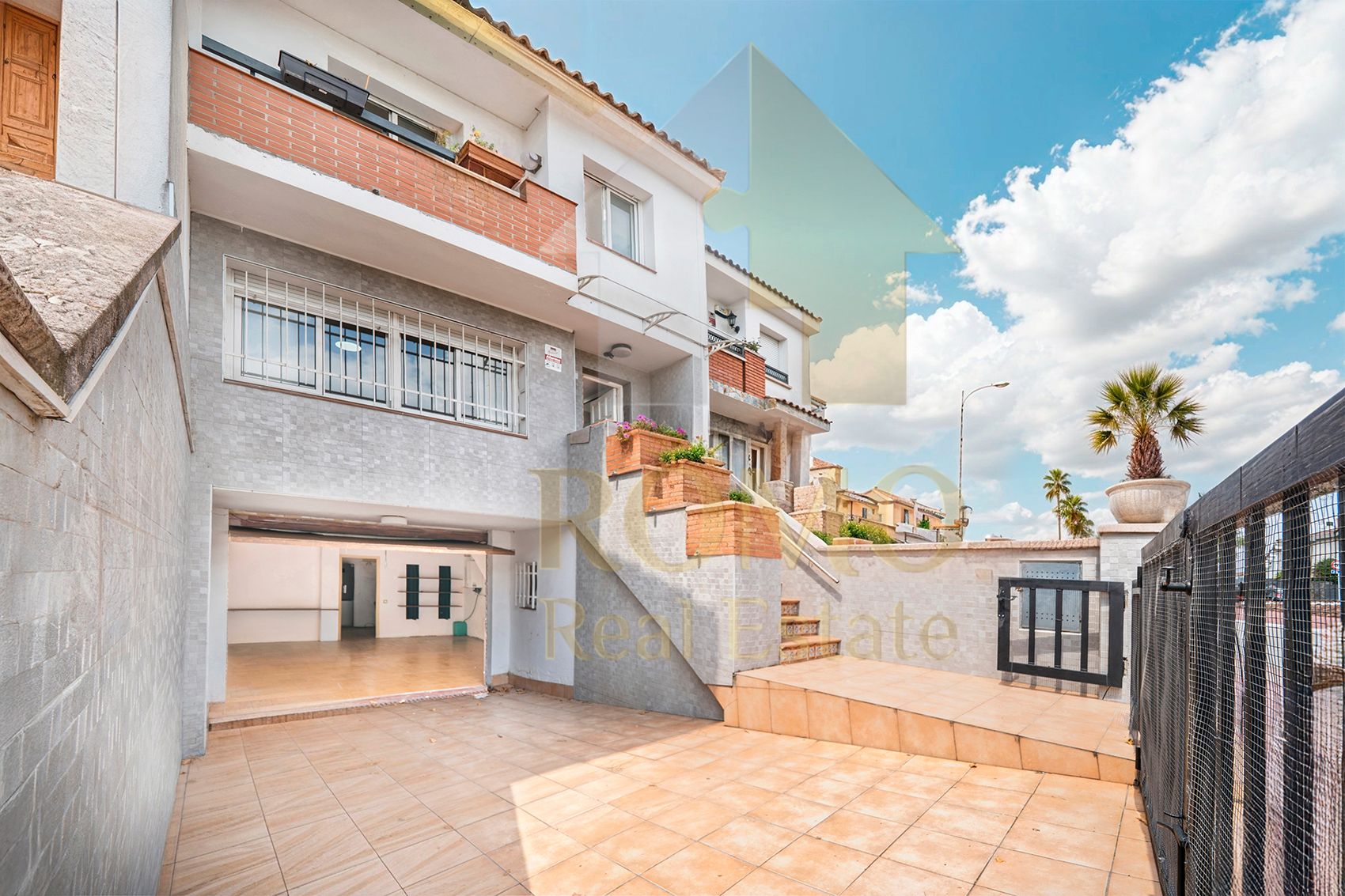 Exterior view of Single-family semi-detached for sale in Santa Perpètua de Mogoda  with Balcony