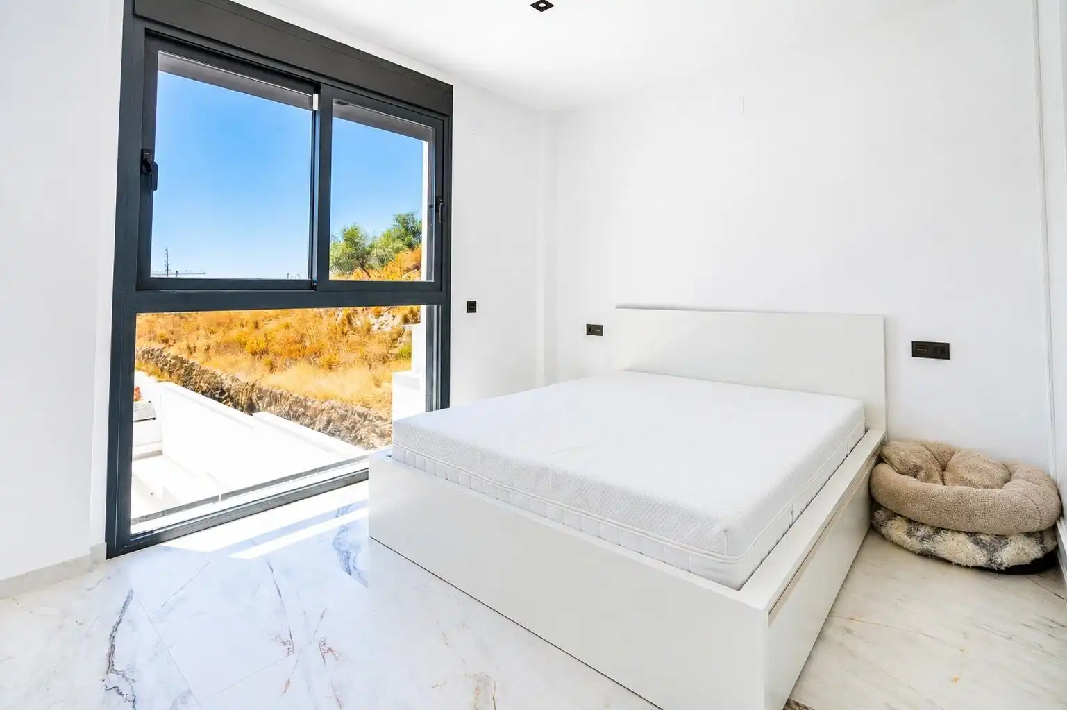 Dormitori de Casa o xalet en venda en Nerja amb Aire condicionat, Calefacció i Jardí privat