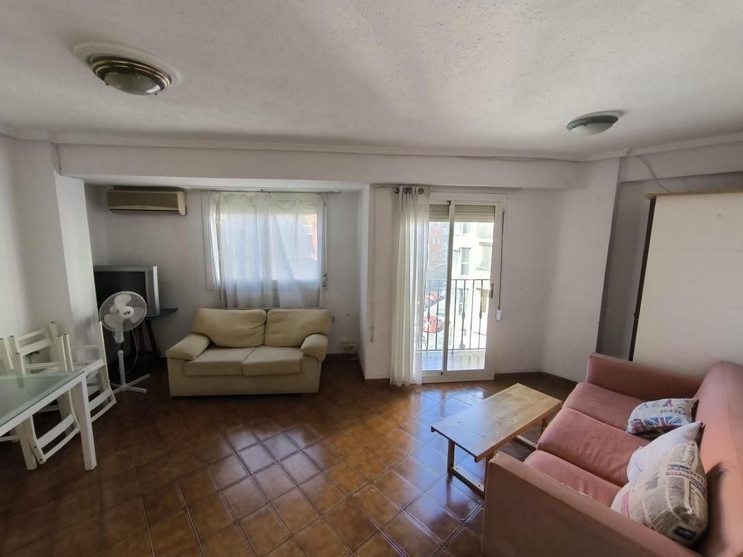 Sala d'estar de Pis en venda en  Valencia Capital amb Aire condicionat, Jardí privat i Moblat