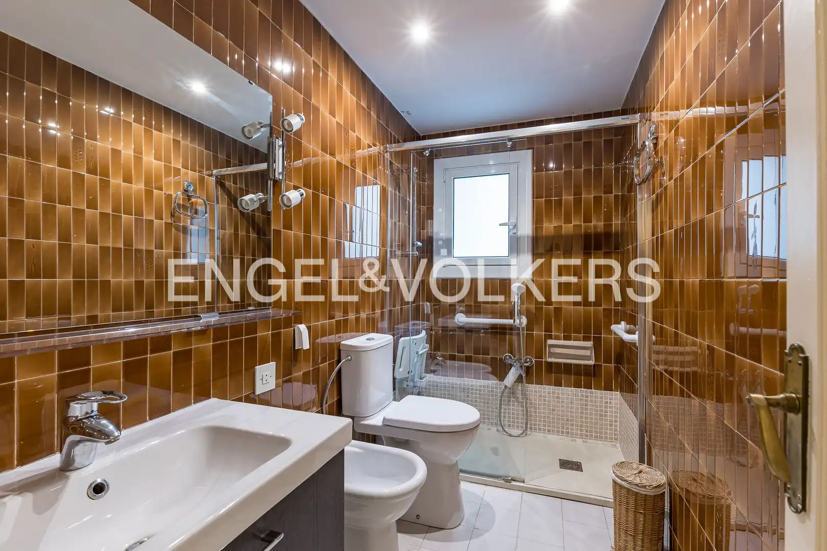 Bathroom of Flat for sale in Barcelona  with Heating and Parquet flooring