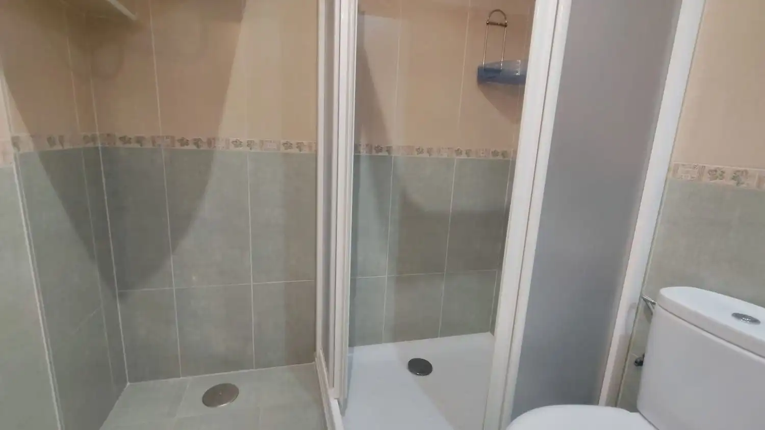 Bany de Pis en venda en Gijón  amb Piscina