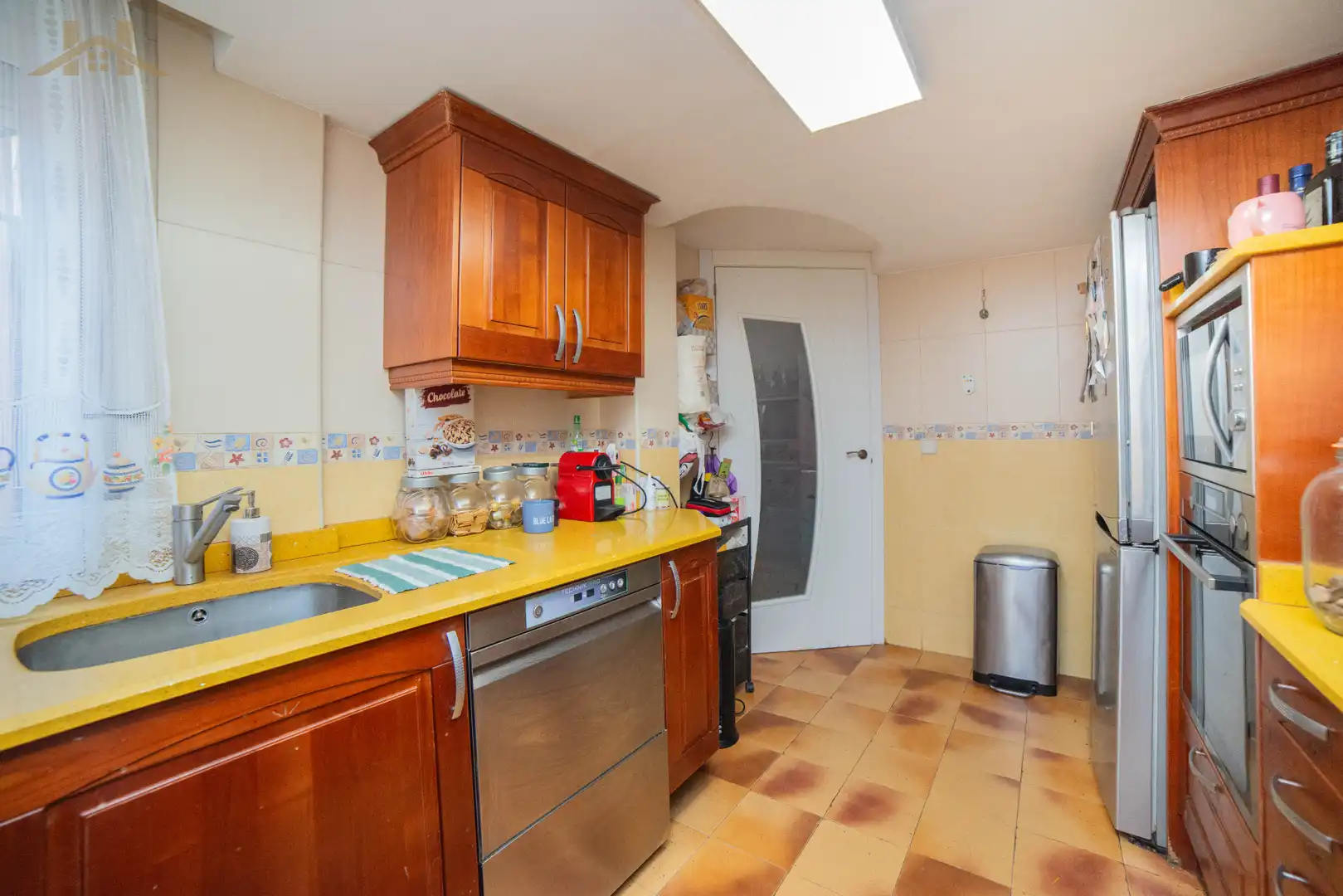 Cuina de Casa adosada en venda en Valdemoro amb Calefacció, Jardí privat i Parquet