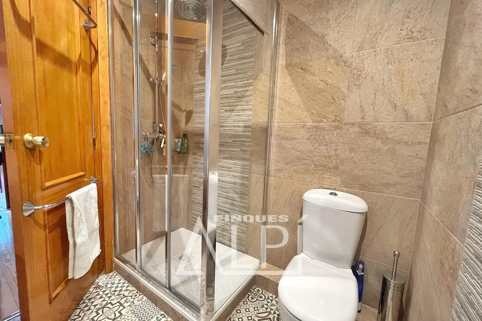 Bany de Casa adosada en venda en Fontanals de Cerdanya amb Calefacció, Parquet i Moblat