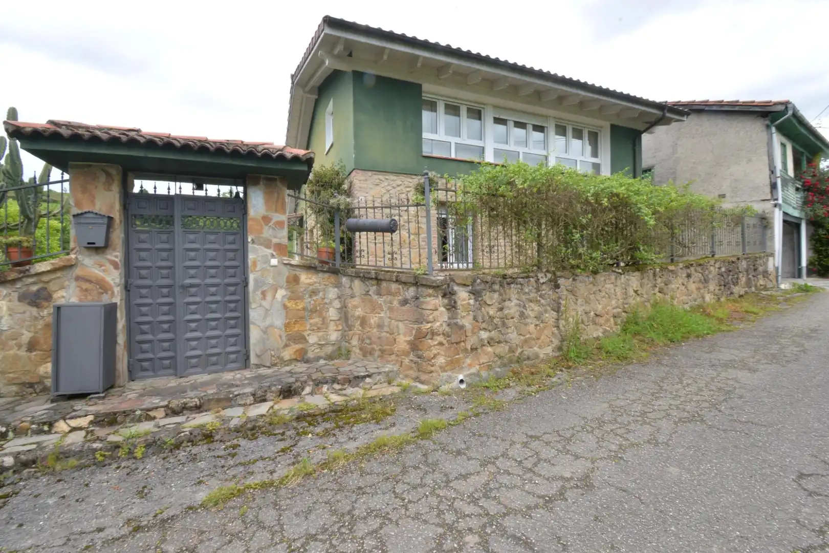 Vista exterior de Casa o chalet en venta en Langreo con Calefacción, Jardín privado y Terraza