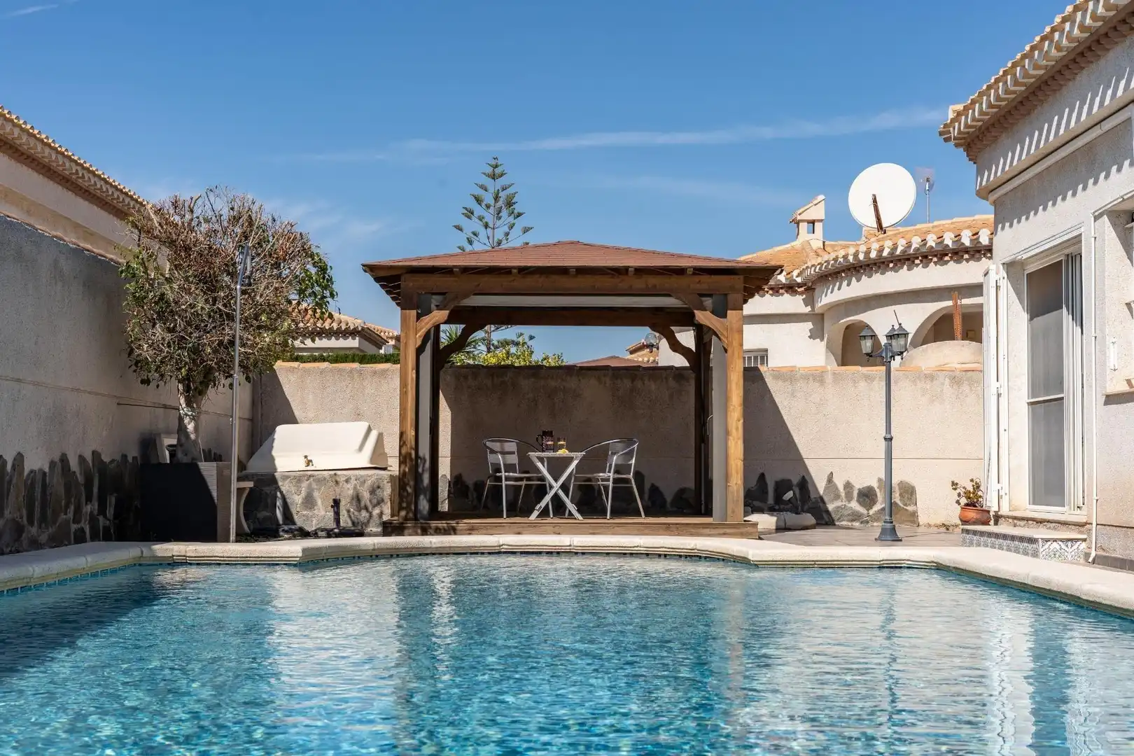 Piscina de Casa o xalet en venda en Orihuela amb Aire condicionat, Calefacció i Jardí privat