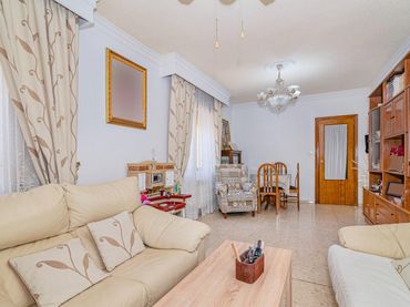 Casa bifamiliare con balcone in vendita a La Zubia Ciudad