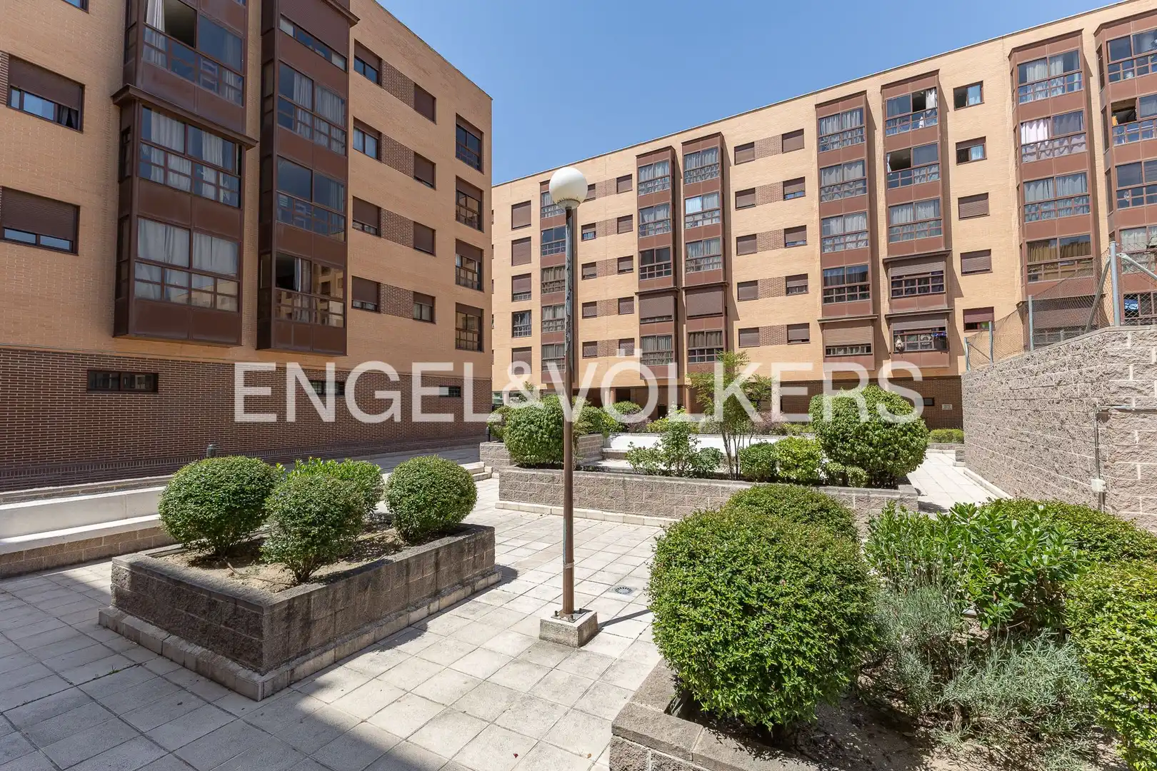 Vista exterior de Piso en venta en Madrid con Aire acondicionado, Calefacción y Piscina