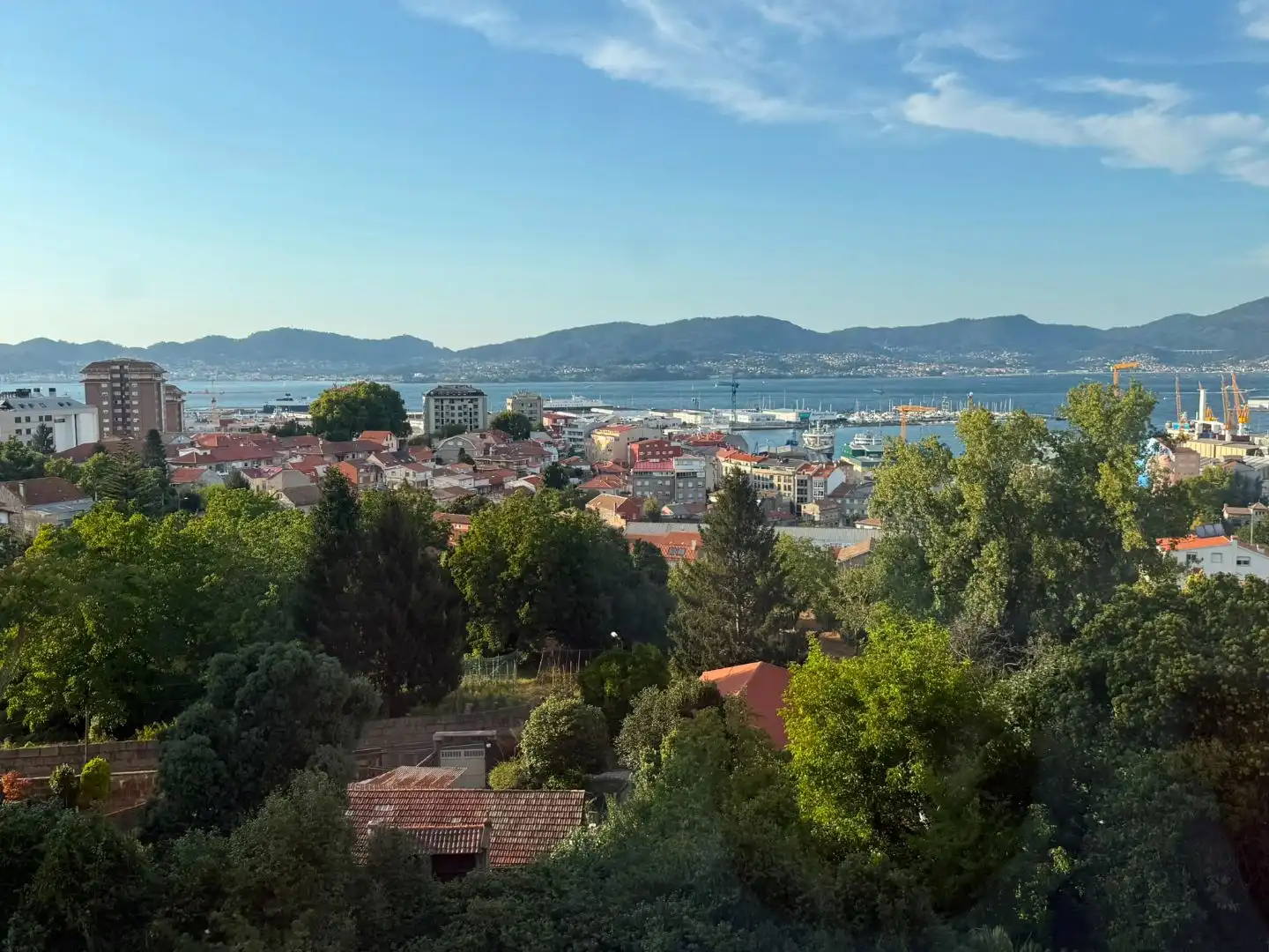 Vista exterior de Piso en venta en Vigo  con Terraza y Balcón