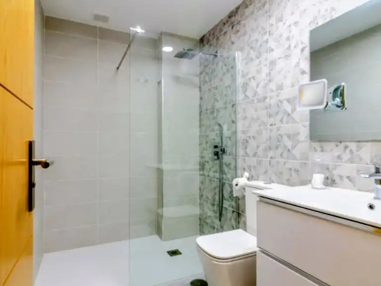 Baño de Piso en venta en Vélez-Málaga con Aire acondicionado y Terraza