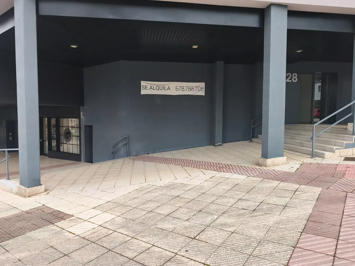 Geschaftsraum zur Miete in Oviedo  mit Terrasse