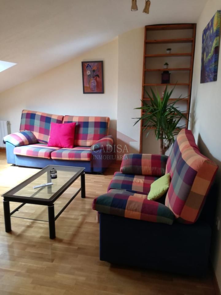 Sala d'estar de Apartament de lloguer en Salamanca Capital amb Calefacció, Parquet i Moblat