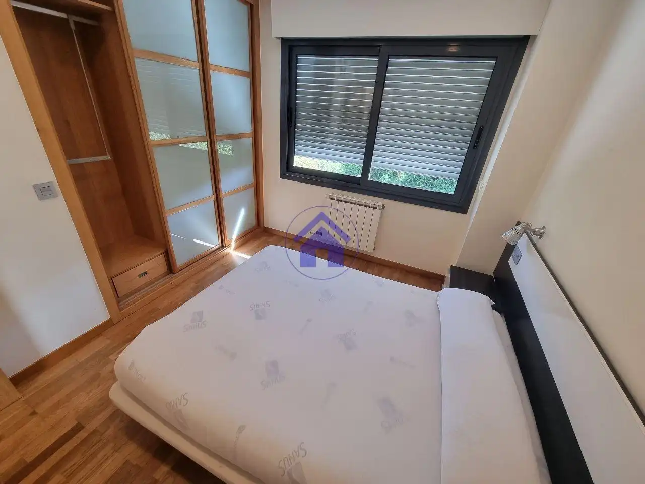 Dormitori de Apartament de lloguer en Vigo  amb Calefacció, Parquet i Traster